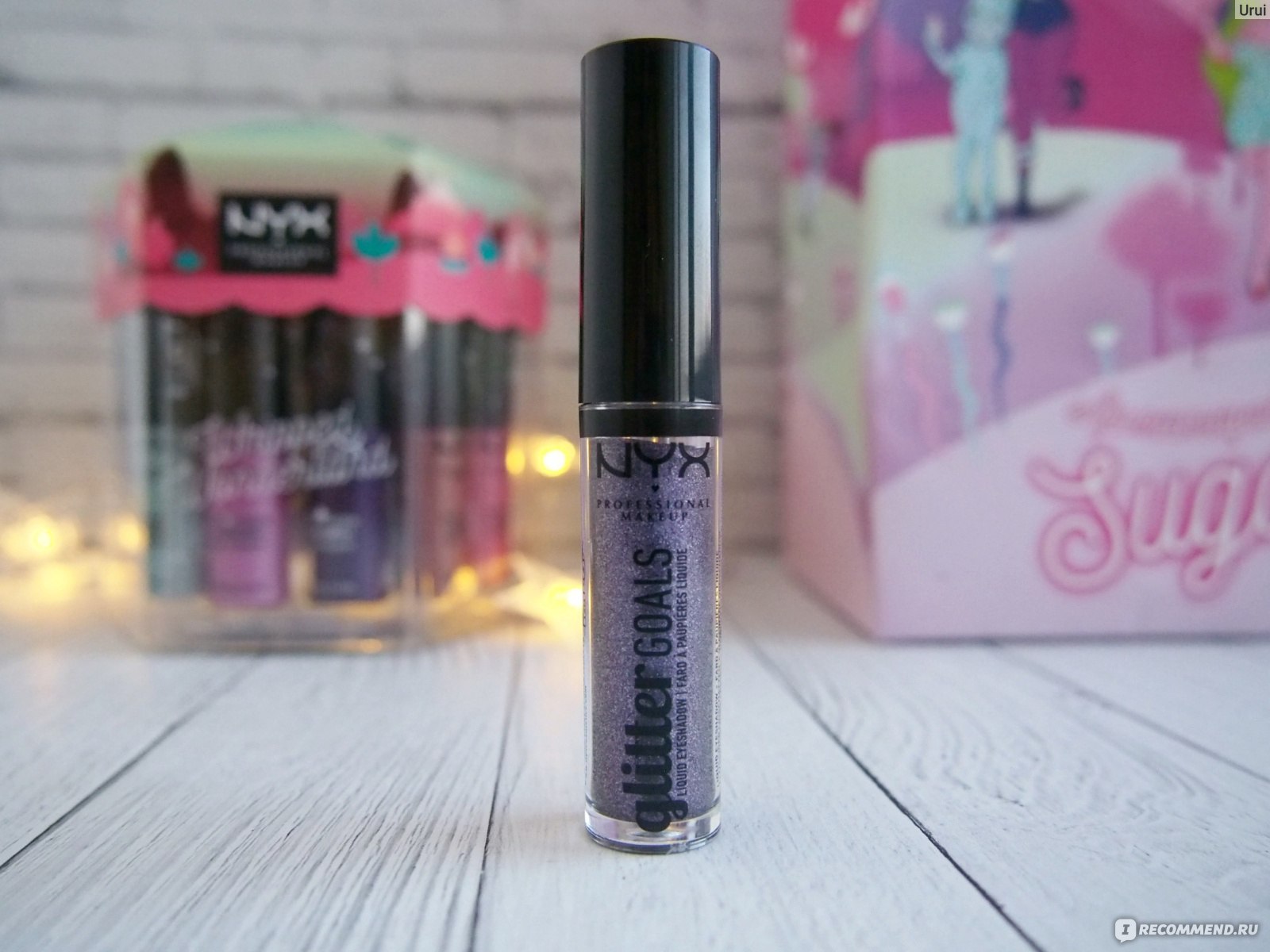 Кремовые тени для век NYX Professional Makeup Glitter Goals liquid  eyeshadow - «КОСМИЧЕСКИЙ макияж? С оттенком 07 Retrograde из коллекции  Glitter Goals - ЛЕГКО. Жаль, что каждый день такое носить не будешь,