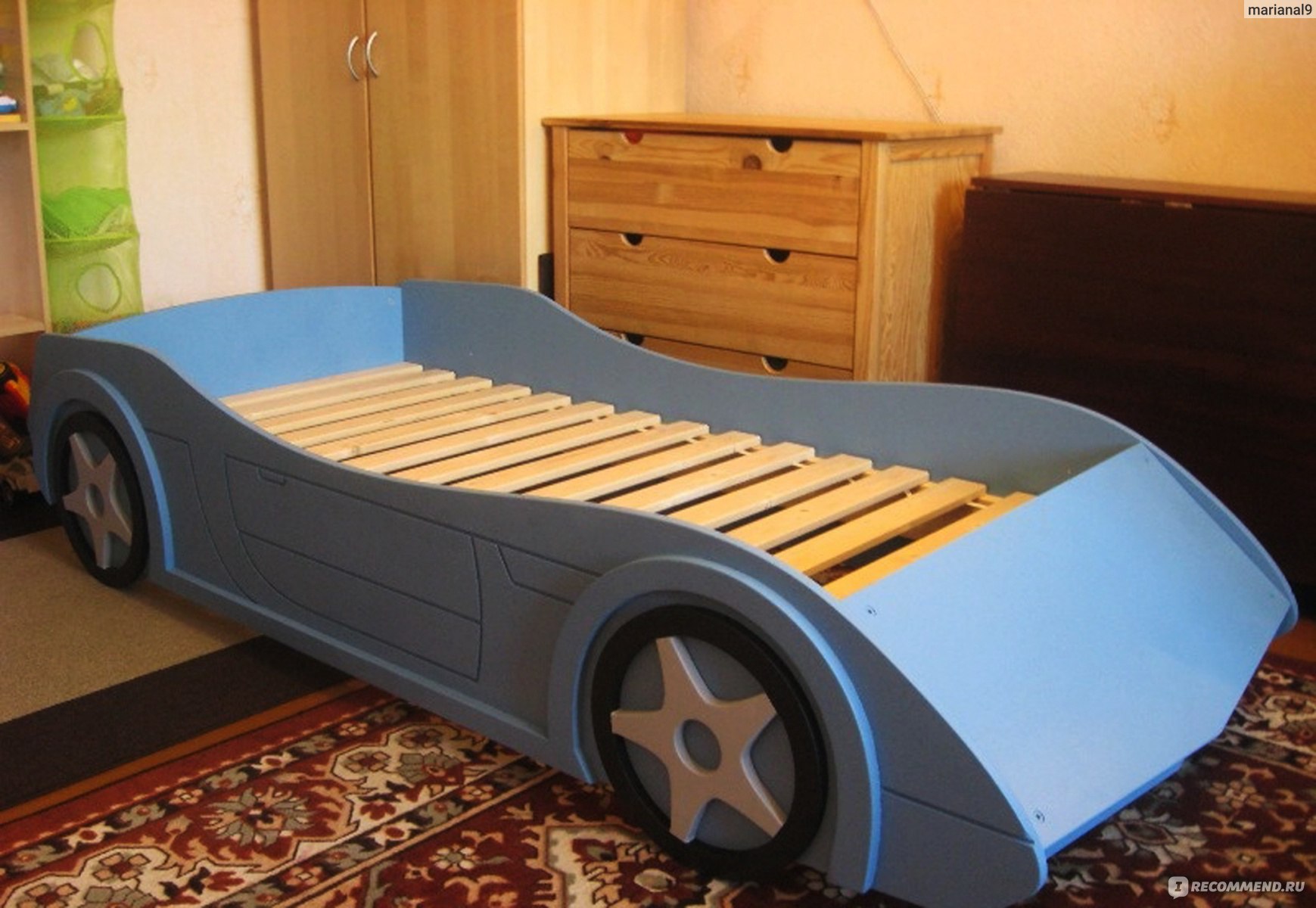 Кровать машина из массива дерева