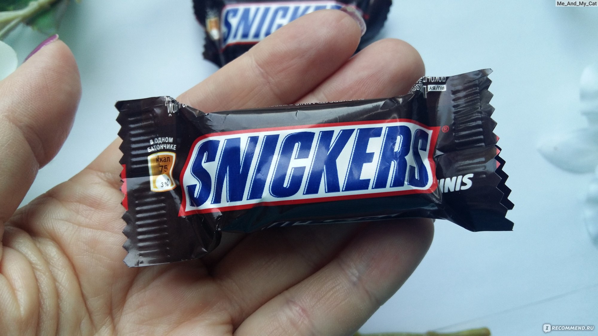 Сколько весит 1 шоколадка. Сникерс вес 1 батончика. Сникерс мини вес 1 конфеты. Snickers Mini батончик Mini. Сникерс маленький.