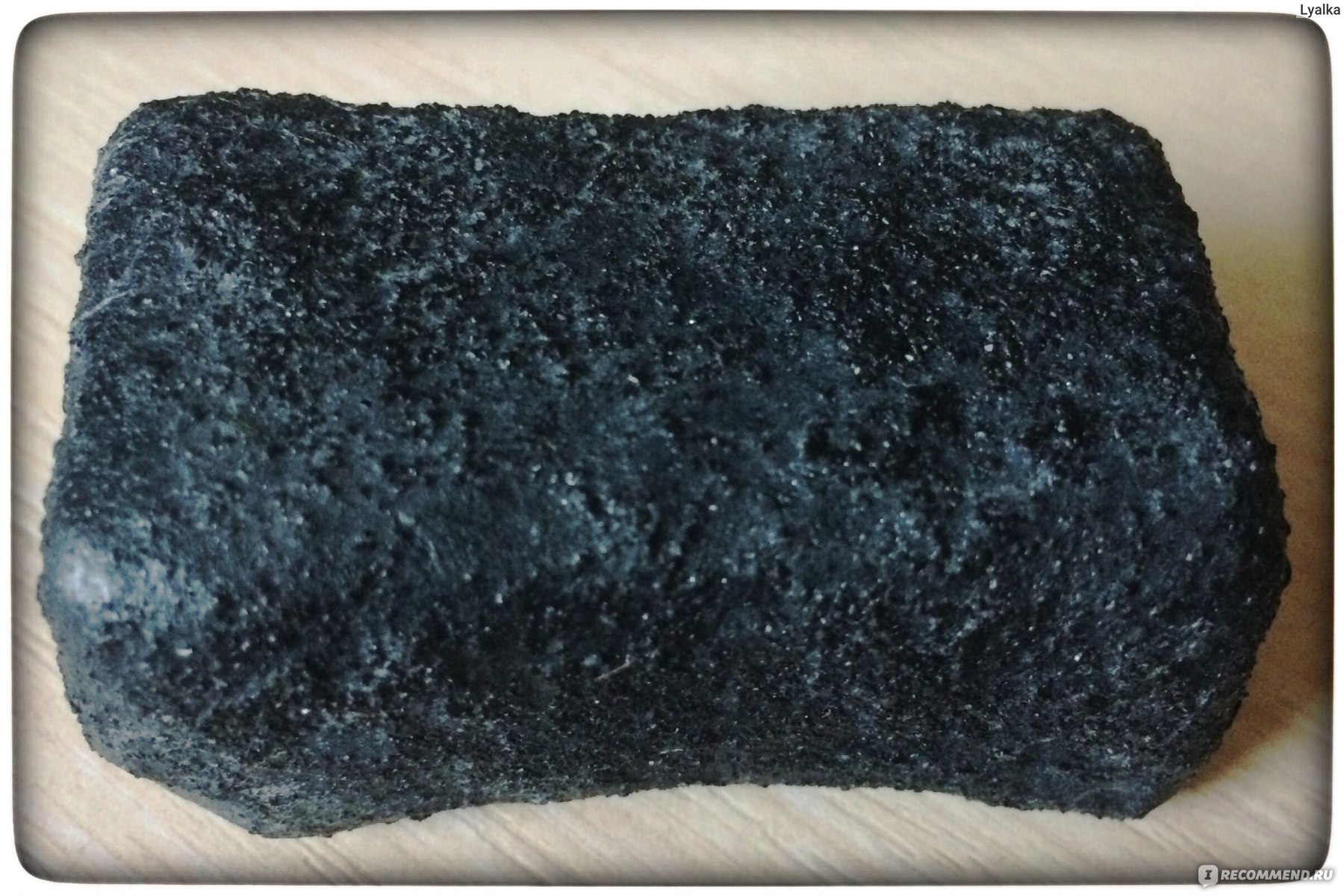 Мыло спустя 2 месяца использования: видны шероховатые вкрапления угля