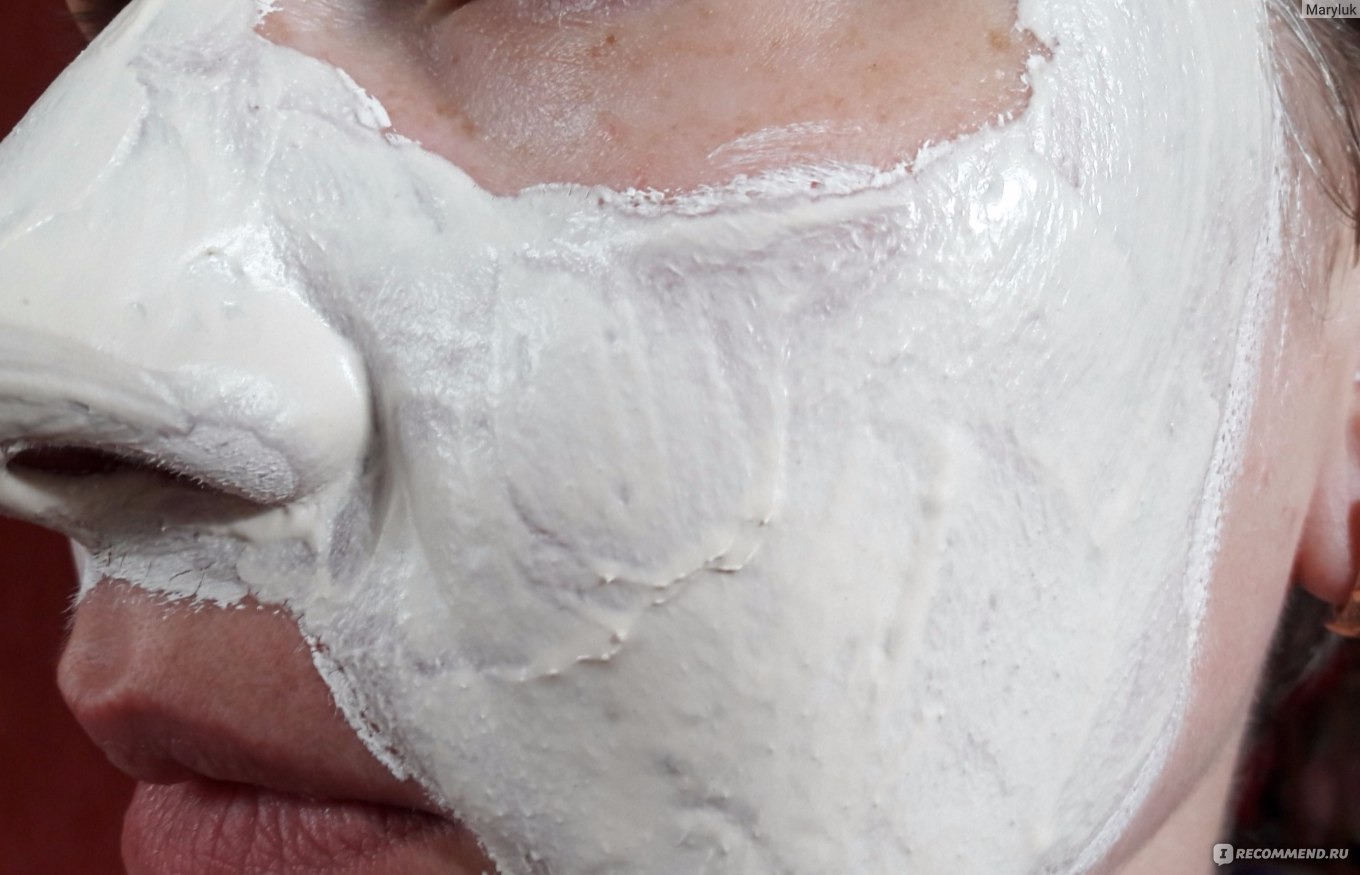 Нужно ли наносить крем после тканевой маски. Дав глиняная маска. Умывание глиняная маска для лица. Должна ли глиняная маска высыхать на лице.