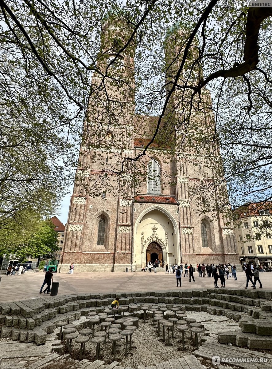 Германия. Мюнхен. Собор Пресвятой Девы Марии Der Dom zu Unserer Lieben  Frau) Фрауэнкирхе ( Frauenkirche) - «Мюнхендом - готический символ Баварии.  Что в нем необычного? Какие виды открываются с башни? » | отзывы