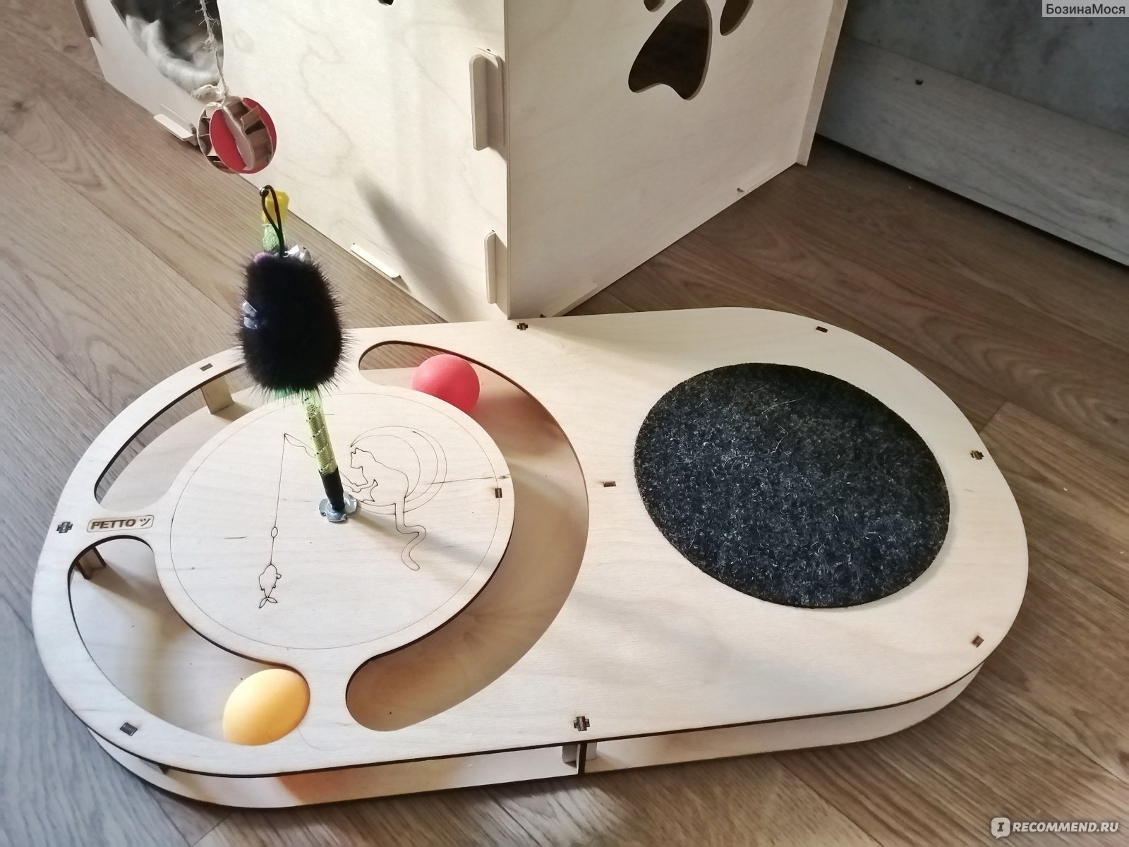 Игровой комплекс для кошек Petto Овал с шариками с площадкой из ковра c игрушкой на пружине фото