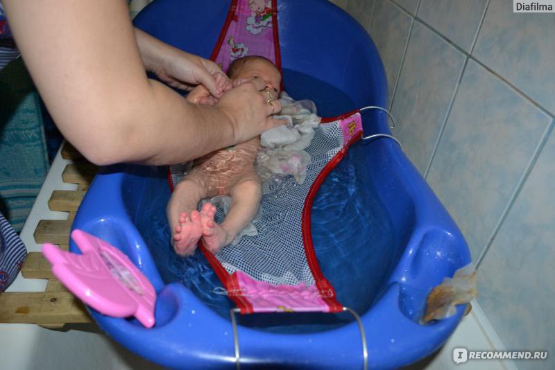 Сколько нужно купать новорожденного