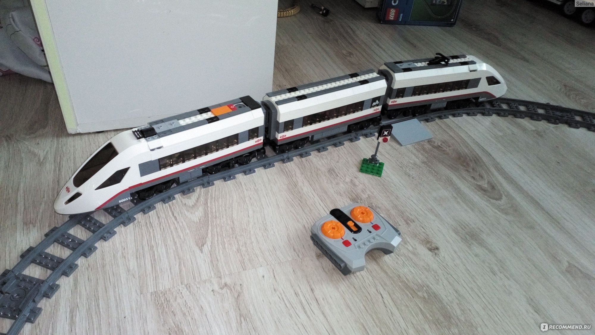 Lego City Trains 60051 Скоростной пассажирский поезд - «Отличный подарок к  новому году, напишу стоит ли игрушка своих денег- мы играем уже пол года,  плюс дополнительные рельсы» | отзывы