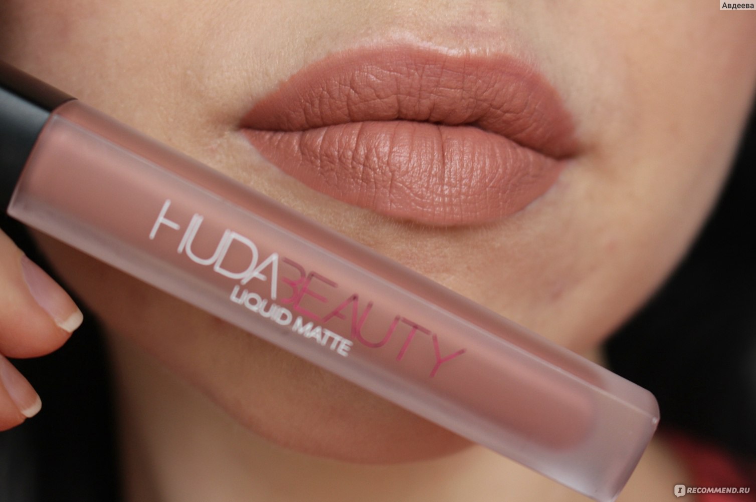 Huda Beauty Liquid Matte Lipstick оттенок Wifey свотчи.