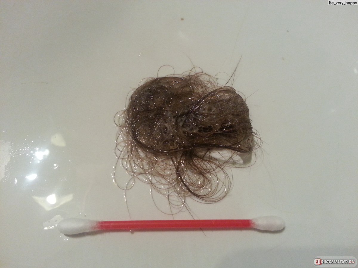 Выпадают волосы во время мытья. Норма выпадения волос. Клок волос после мытья. Норма выпавших волос при мытье. Выпадает много волос при мытье.