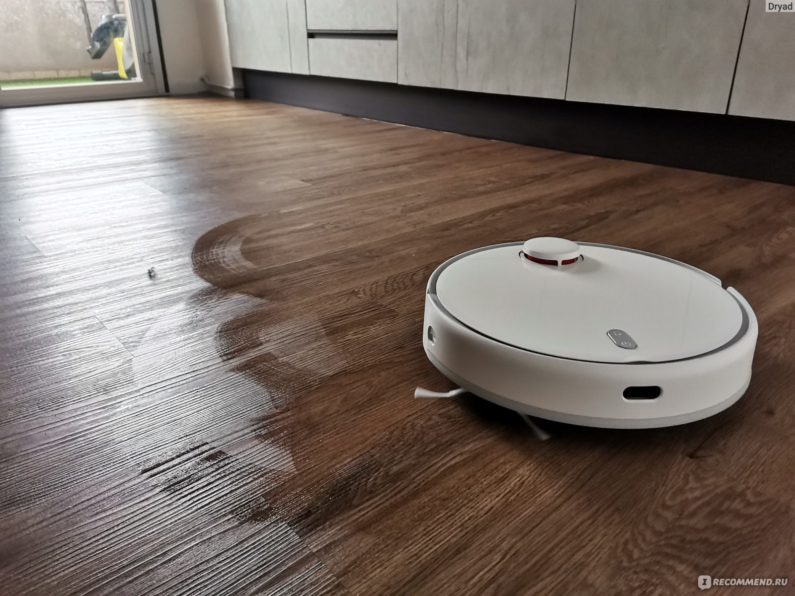 Робот-пылесос Xiaomi Mi robot vacuum - mop 2 pro - «Отказался мыть полы  через месяц. И до этого не особо старался. Но пылесосит хорошо, причем мне  даже не нужно вставать с дивана -