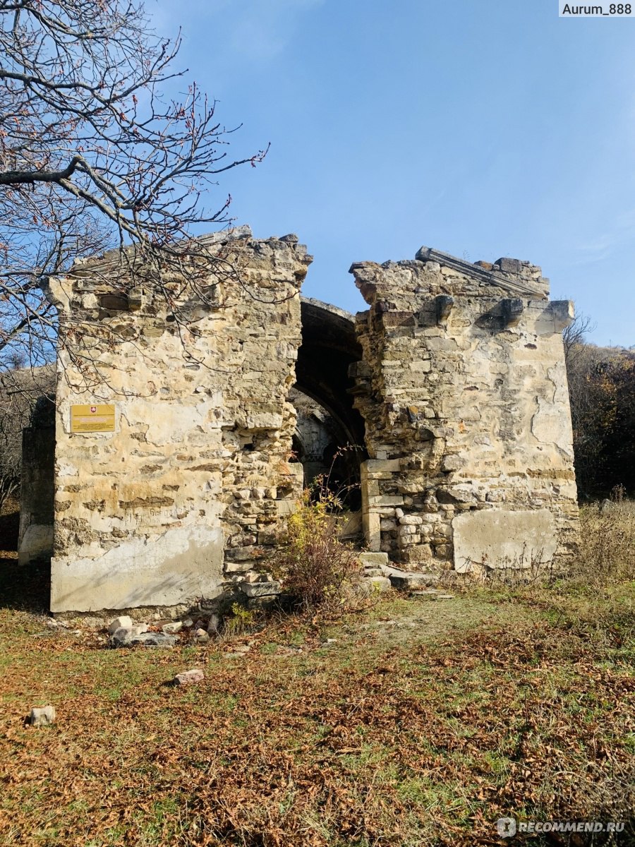 Села крыма богатое. Село богатое Крым. Заброшенная армянская Церковь в Крыму с богатое. Село богатое Одесской области. Старый садик в селе богатое Крым план коммуникаций.