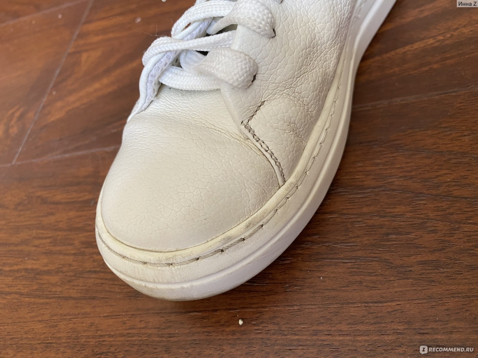 Отбелить подошву кроссовок от желтизны в домашних. Отбелить кроссовки. Отбеливатель для белой обуви. Отбелить кроссовки белые в домашних условиях быстро. Как отбелить кроссовки белые сетчатые.