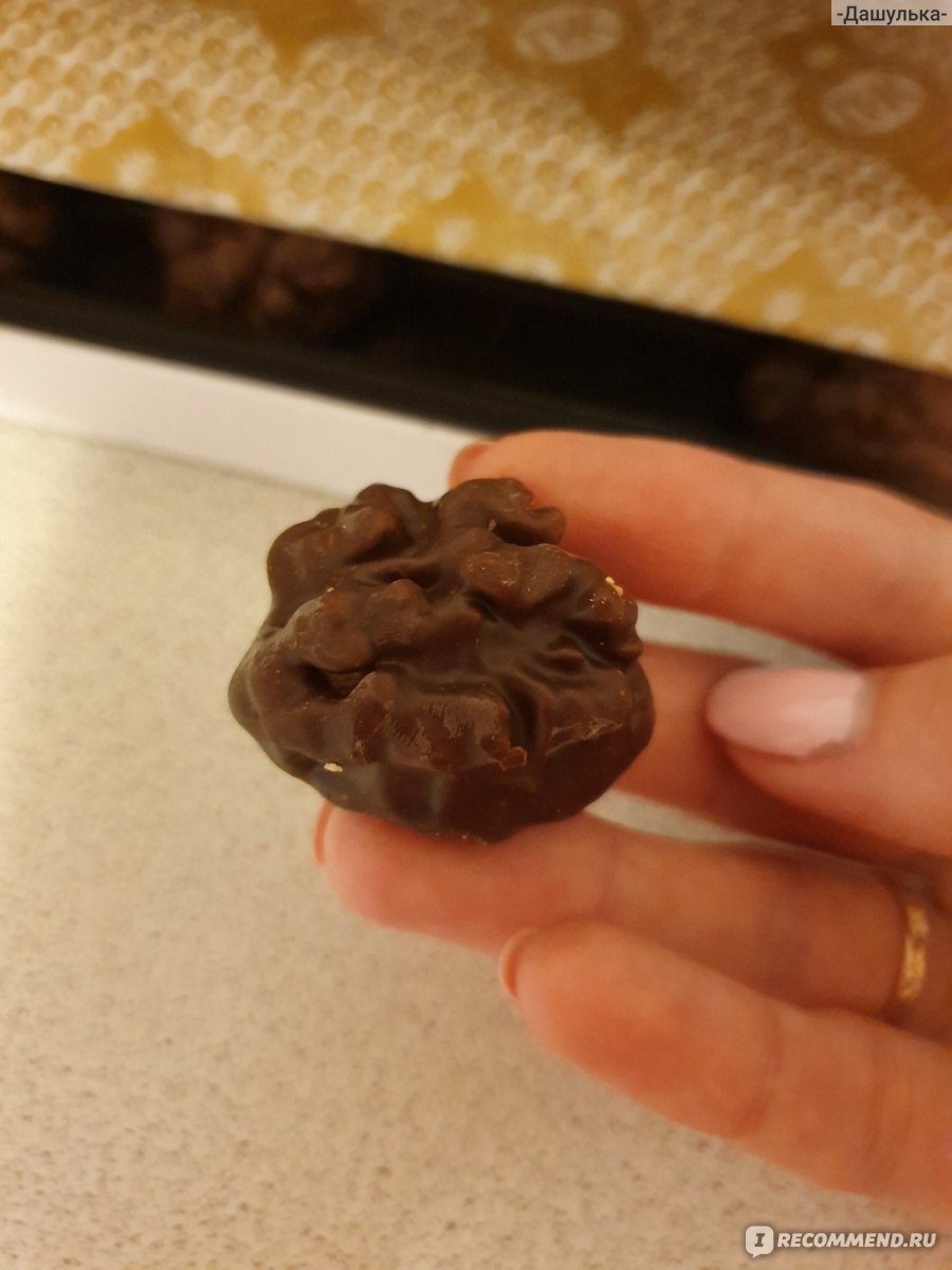 Шоколадные конфеты Приморский Кондитер Чернослив с грецким орехом в шоколаде фото
