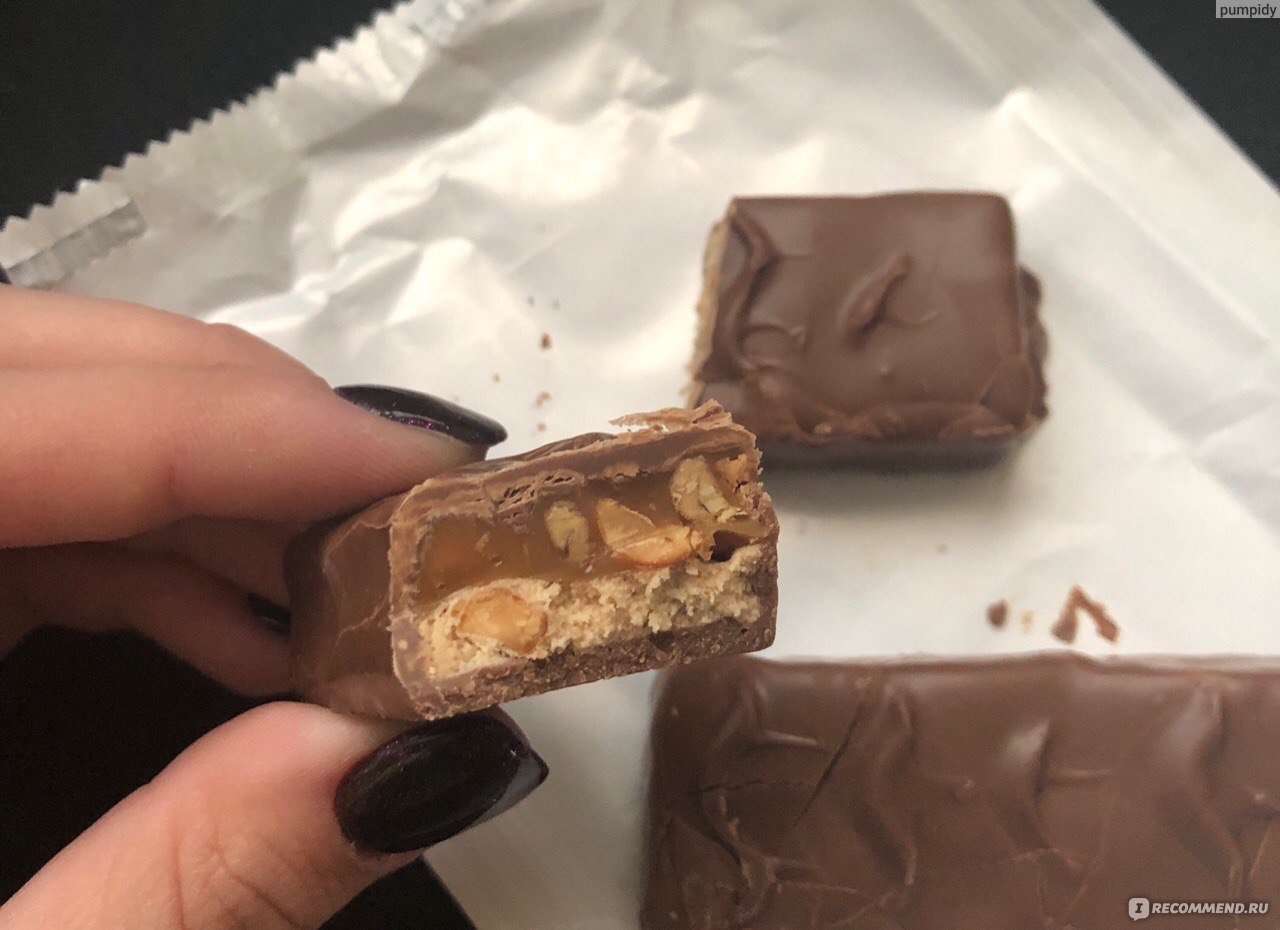 Шоколадный батончик Mars SNICKERS с жареным арахисом, карамелью и нугой ...