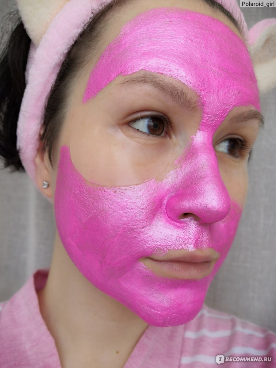 Розовая маска для лица и волос