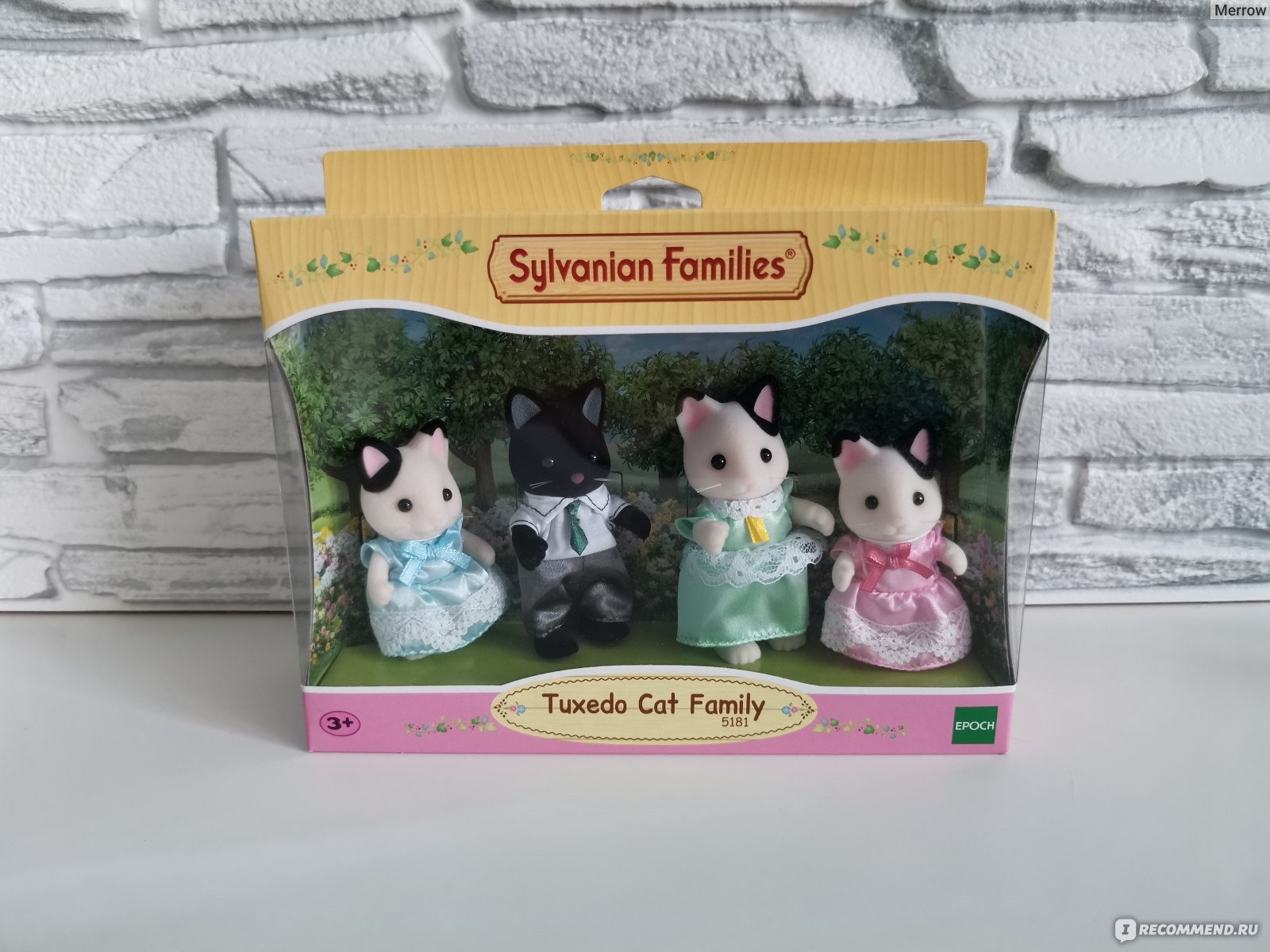 Семья черно белых котов Sylvanian