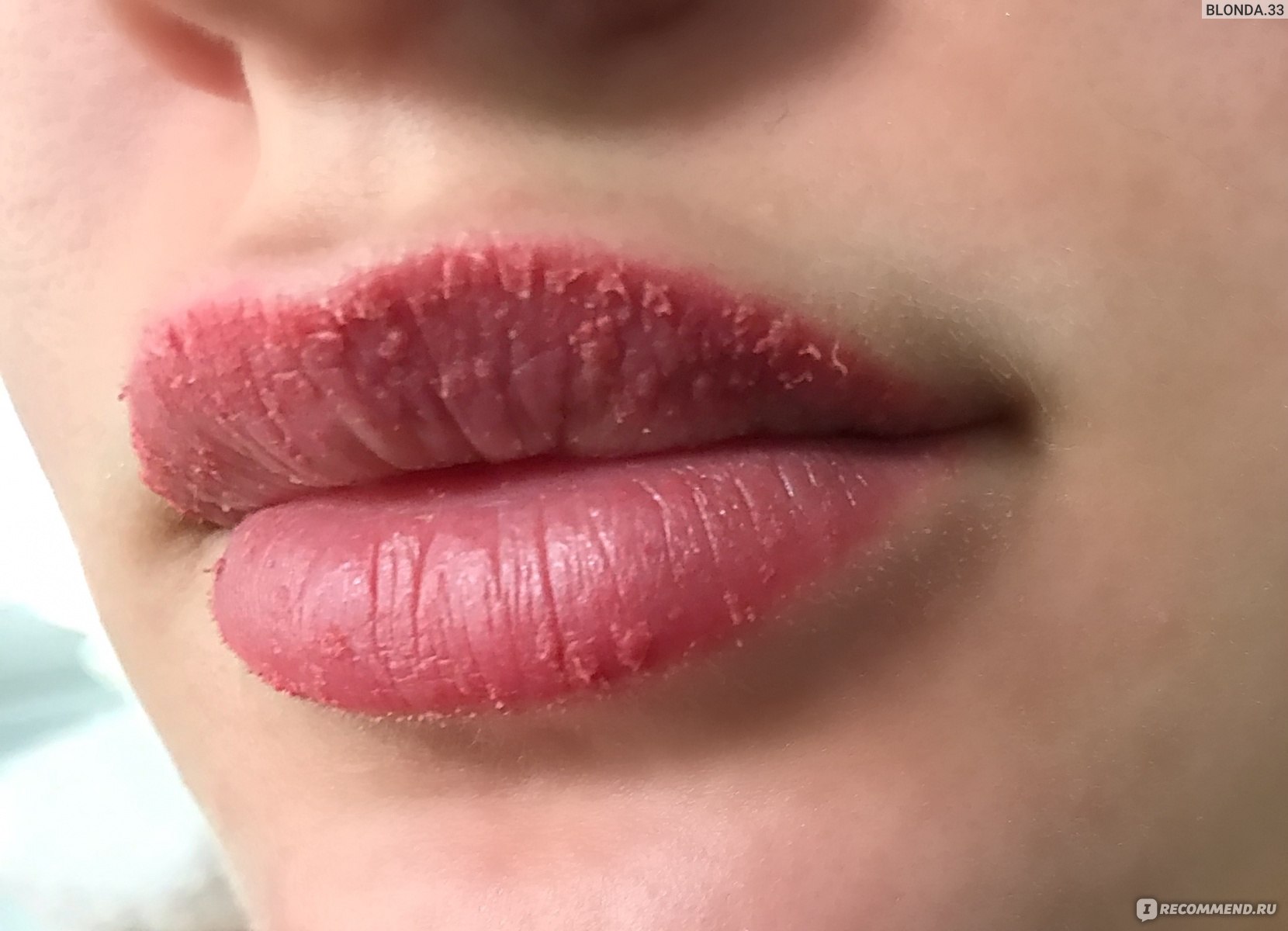 Перманентный макияж губ малиновый цвет