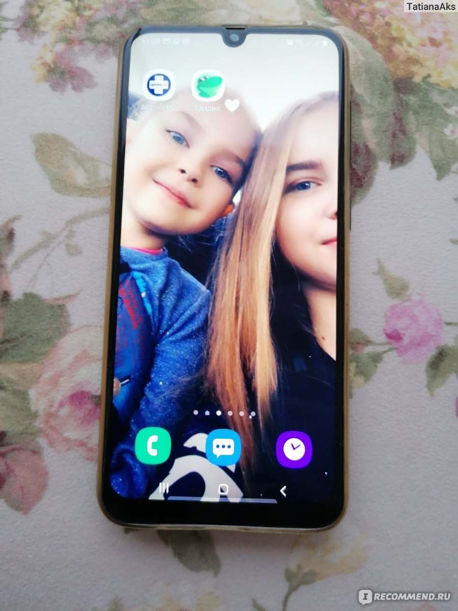 Смартфон Samsung Galaxy A50 - «Моя прелесть... мой любимый!!! SAMSUNG A 50.  Он помогает мне в моём любимом и единственном хобби, это Айрекоменд.Долго о  нём мечтала! И всё никак не могла решиться