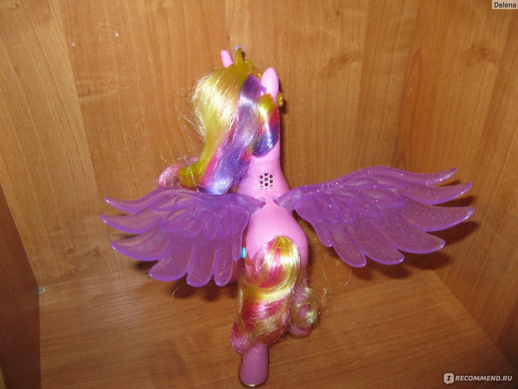 Hasbro My Little Pony Princess Cadance (Принцесса Каденс) - «Отличный  подарок для девочки, которой нравятся эти пони-единорожки! (озвучка,  махание крыльями, подсветка)» | отзывы