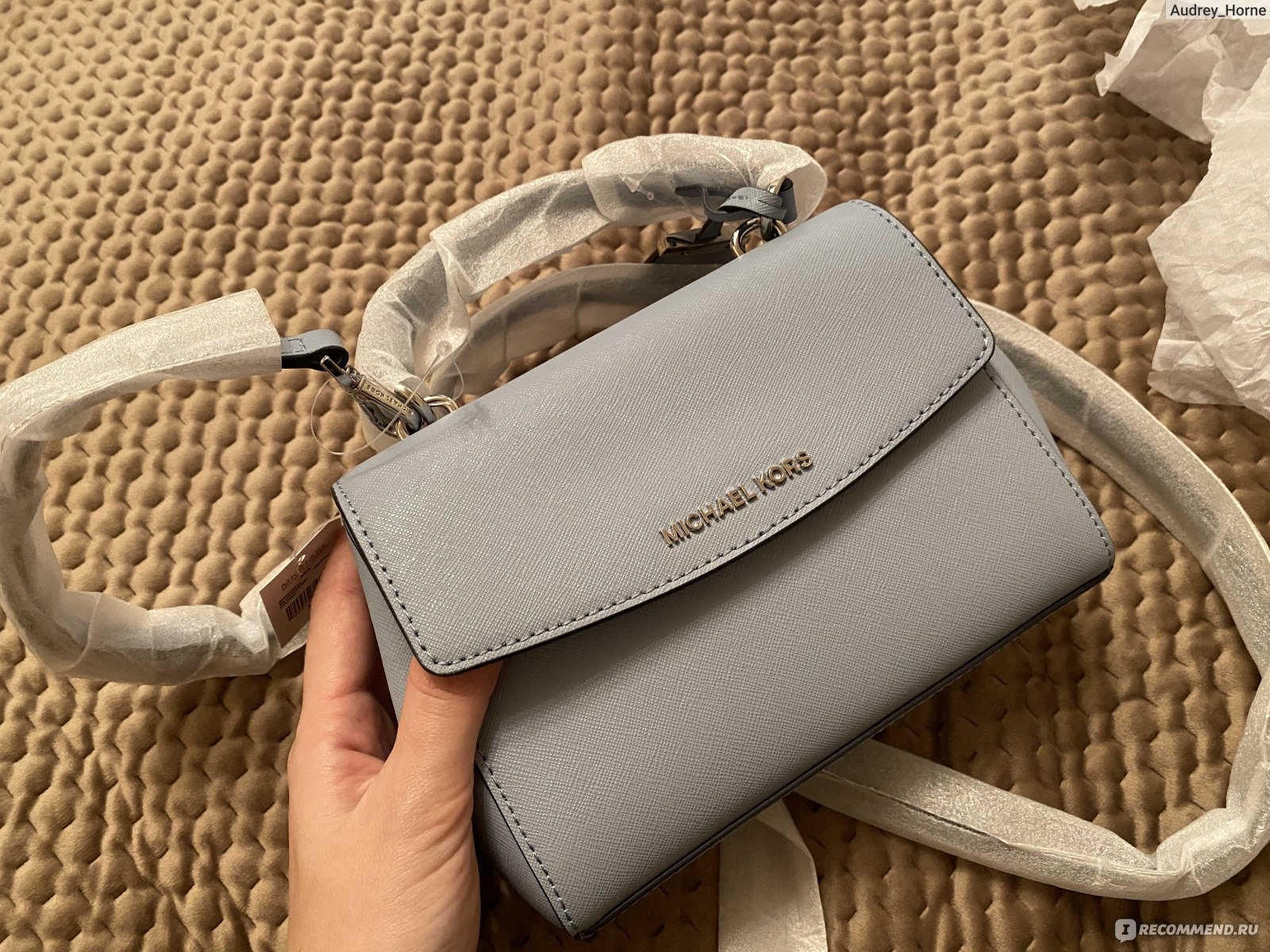 Сумка из натуральной кожи Michael Kors Ava Extra-Small Saffiano Leather  Crossbody - «Хит продаж - Michael Kors Ava Extra Small в оттенке Pale Blue?  ношу второе лето не снимая, идеально подходит по