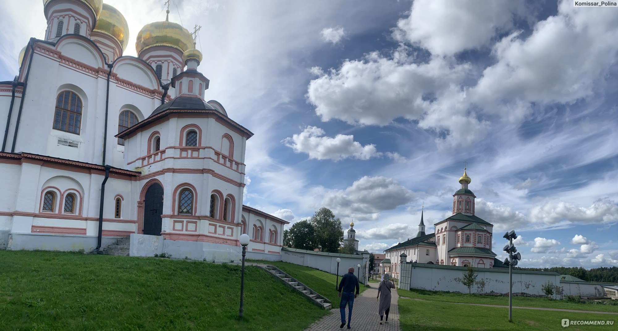 Россия. Новгородская область. Валдай - «Город прекрасный. Но местные власти  его просто уничтожили... Снаружи приукрашено, внутри- все очень  печально...В первую очередь пошла на кладбище. Потом глянули как живет  простой народ...» | отзывы