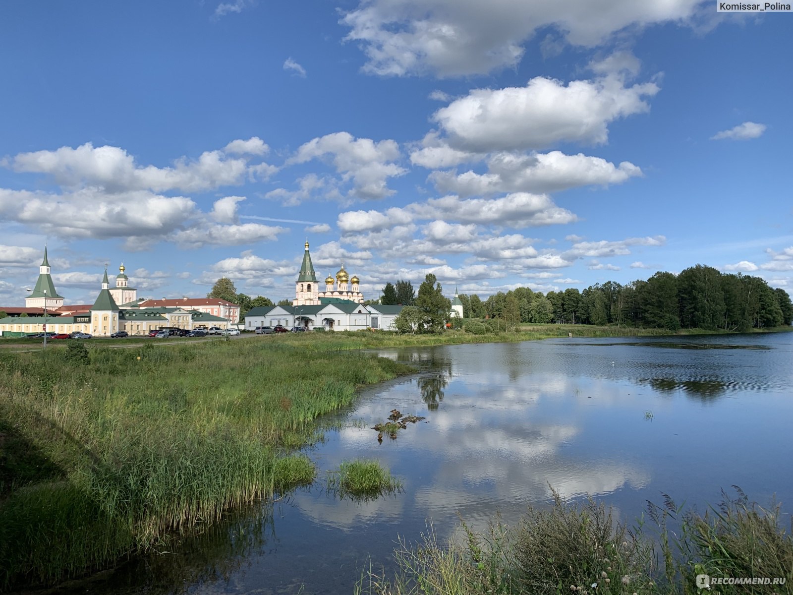 Россия. Новгородская область. Валдай - «Город прекрасный. Но местные власти  его просто уничтожили... Снаружи приукрашено, внутри- все очень  печально...В первую очередь пошла на кладбище. Потом глянули как живет  простой народ...» | отзывы