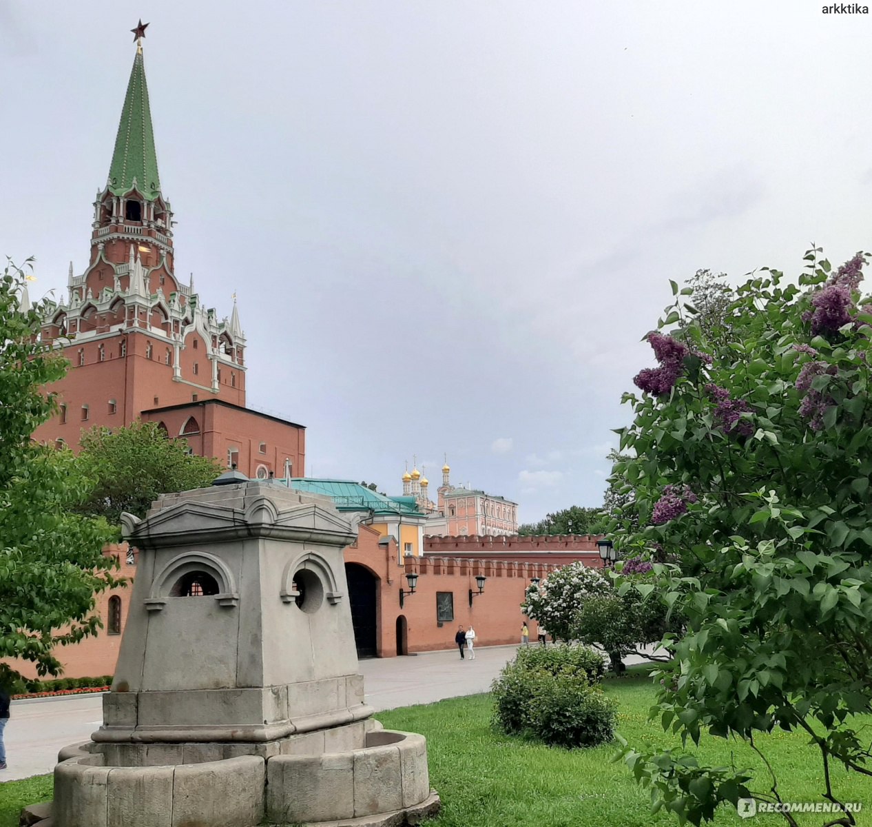 Александровский сад, Москва - «Александровский сад в цвету сирени.  Достопримечательности, памятники, фонтаны и смена почетного караула у  Могилы Неизвестного солдата.» | отзывы