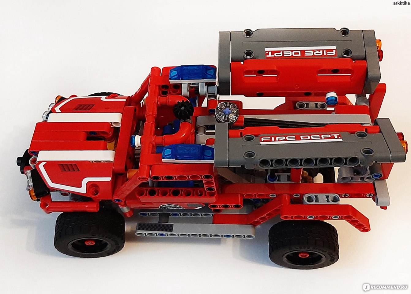 Lego Technic 42075 Служба быстрого реагирования - «Две крутых красных машины  в одном наборе. Работающий двигатель под капотом и множество других  интересных функций.» | отзывы