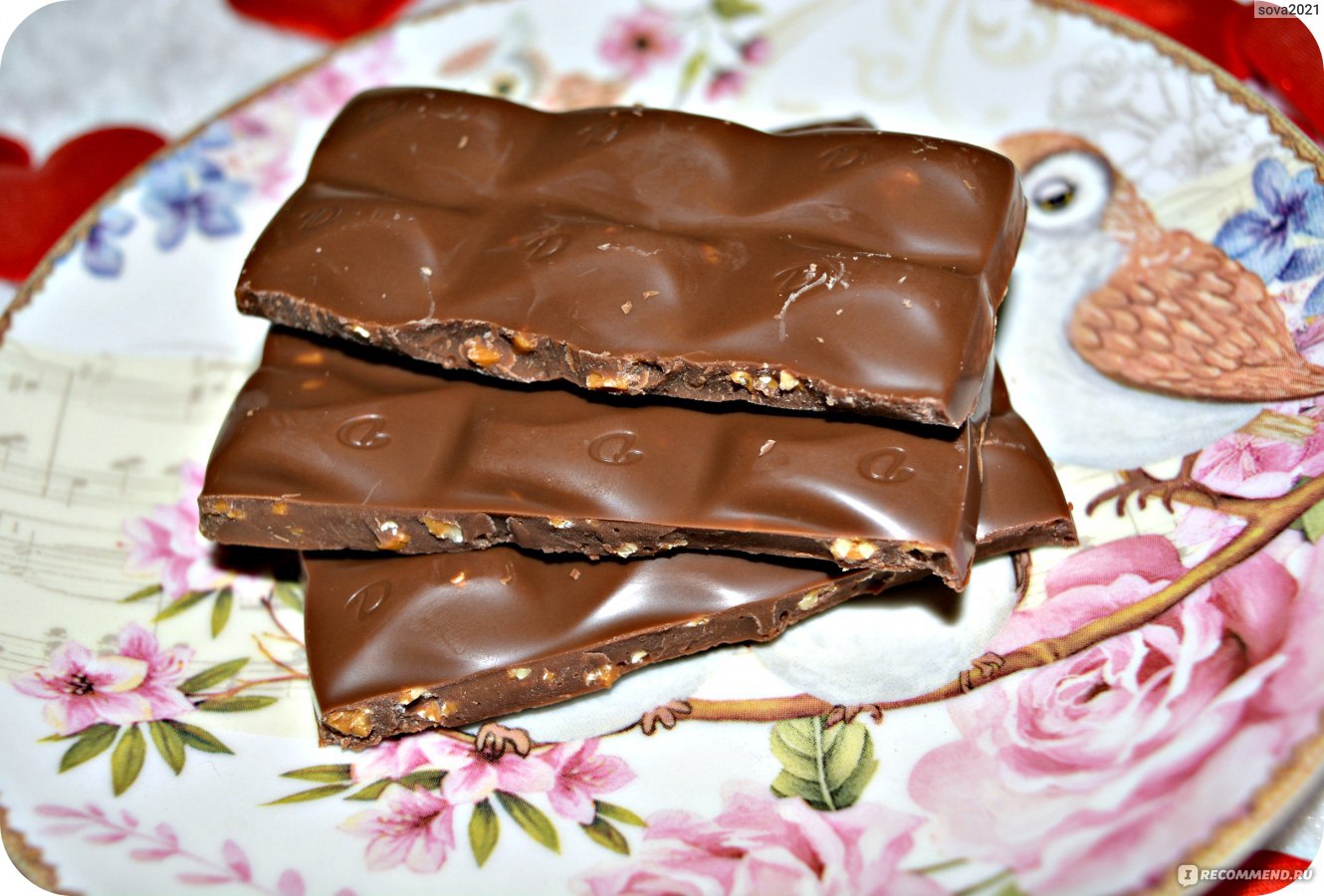 Молочный шоколад с орехами