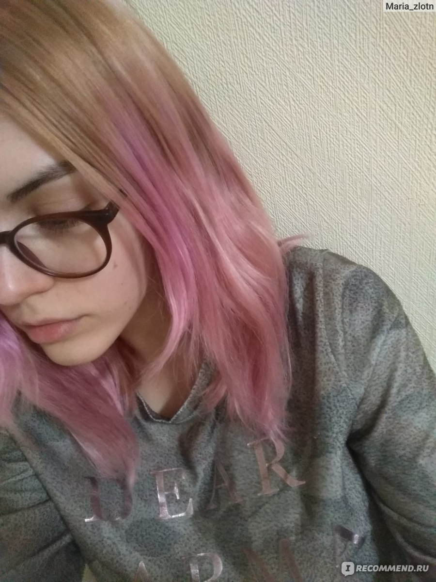 Тоника дымчато розовый на волосах фото