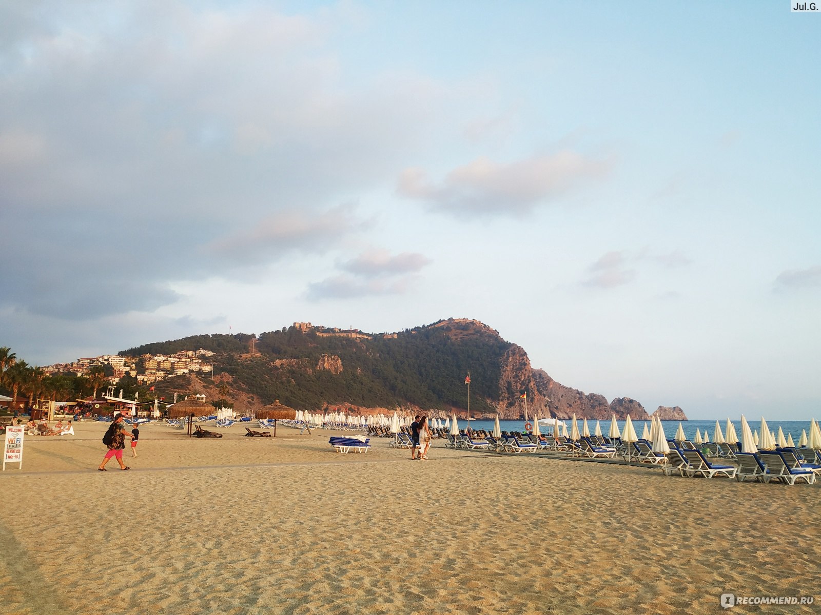 Турция, Аланья, пляж Клеопатры (Cleopatra Beach) - «Самый лучший пляж  Алании? Ну не знаю... Красивый, отлично обустроенный, но не такой уж и  идеальный! Хвалить - хвалю, но советую не всем! Пляж Клеопатры -