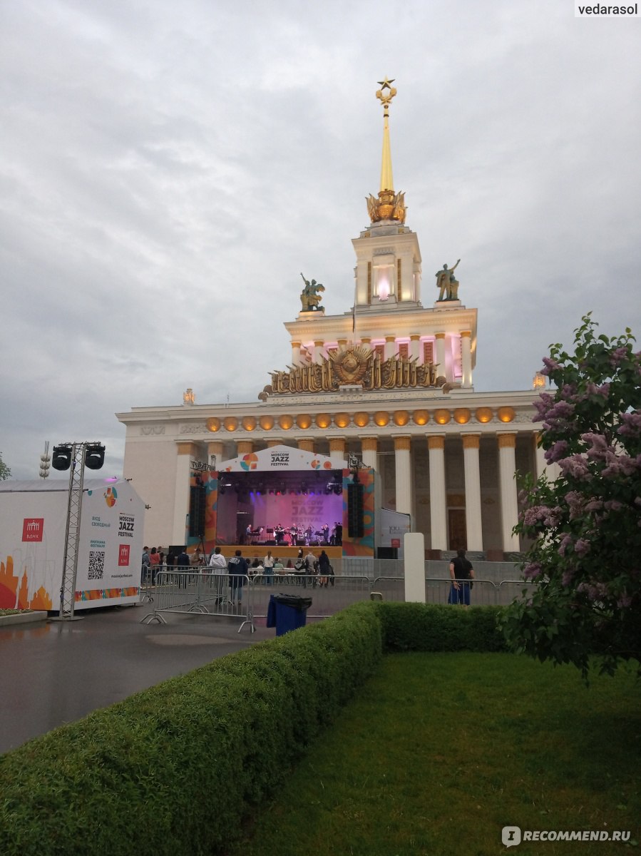 Сколько вднх в москве. Выставка достижений народного хозяйства. Площадь ВДНХ Москва. Фонтан ВДНХ. Фонтаны ВДНХ Москва.