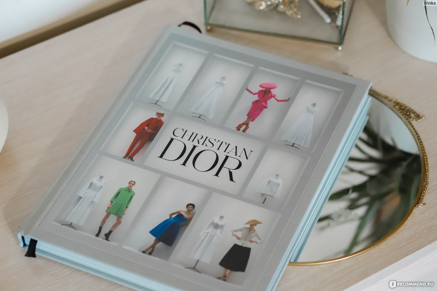 Christian Dior. V And A Publishing - «Моя первая книга CHRISTIAN DIOR с  иллюстрациями модного дома. Книга с известными шедеврами мировой моды.  Фотографии платьев вблизи.» | отзывы