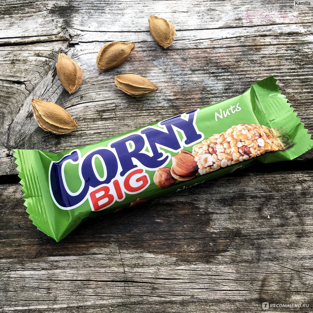 Corny. Батончик мюсли corny. Corny Лесной орех батончик. Злаковый батончик Globus фундук. Батончик корни с лесным орехом.