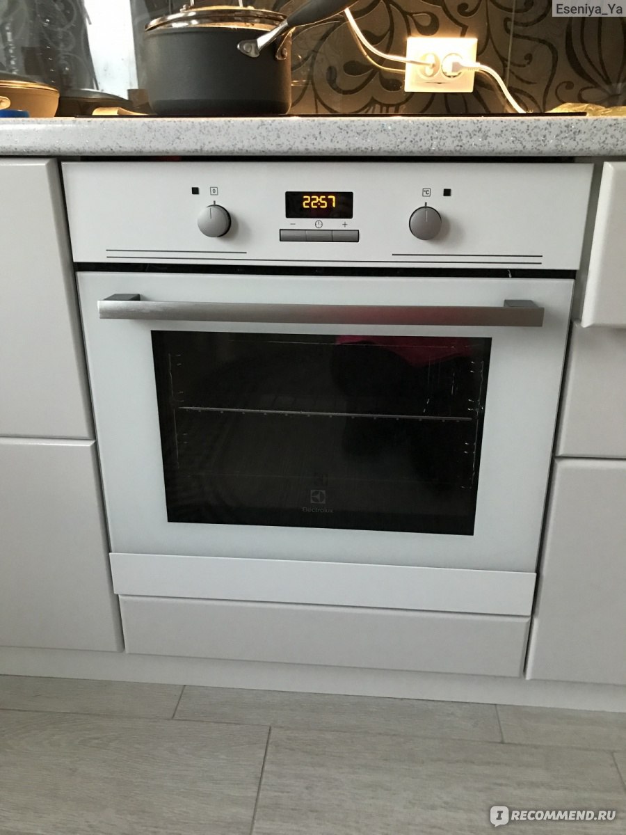 Электрический духовой шкаф Electrolux OPEB 4230 W