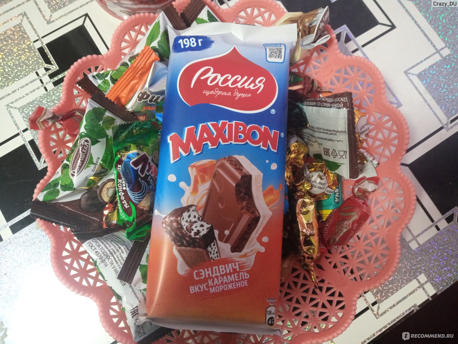 Молочный шоколад Nestle и белый «Россия - щедрая душа!» Maxibon сэндвич с  двухслойной начинкой с печеньем, со вкусом карамели и мороженого - «Да,  карамели маловато. Но, в целом, очень неплохо.» | отзывы