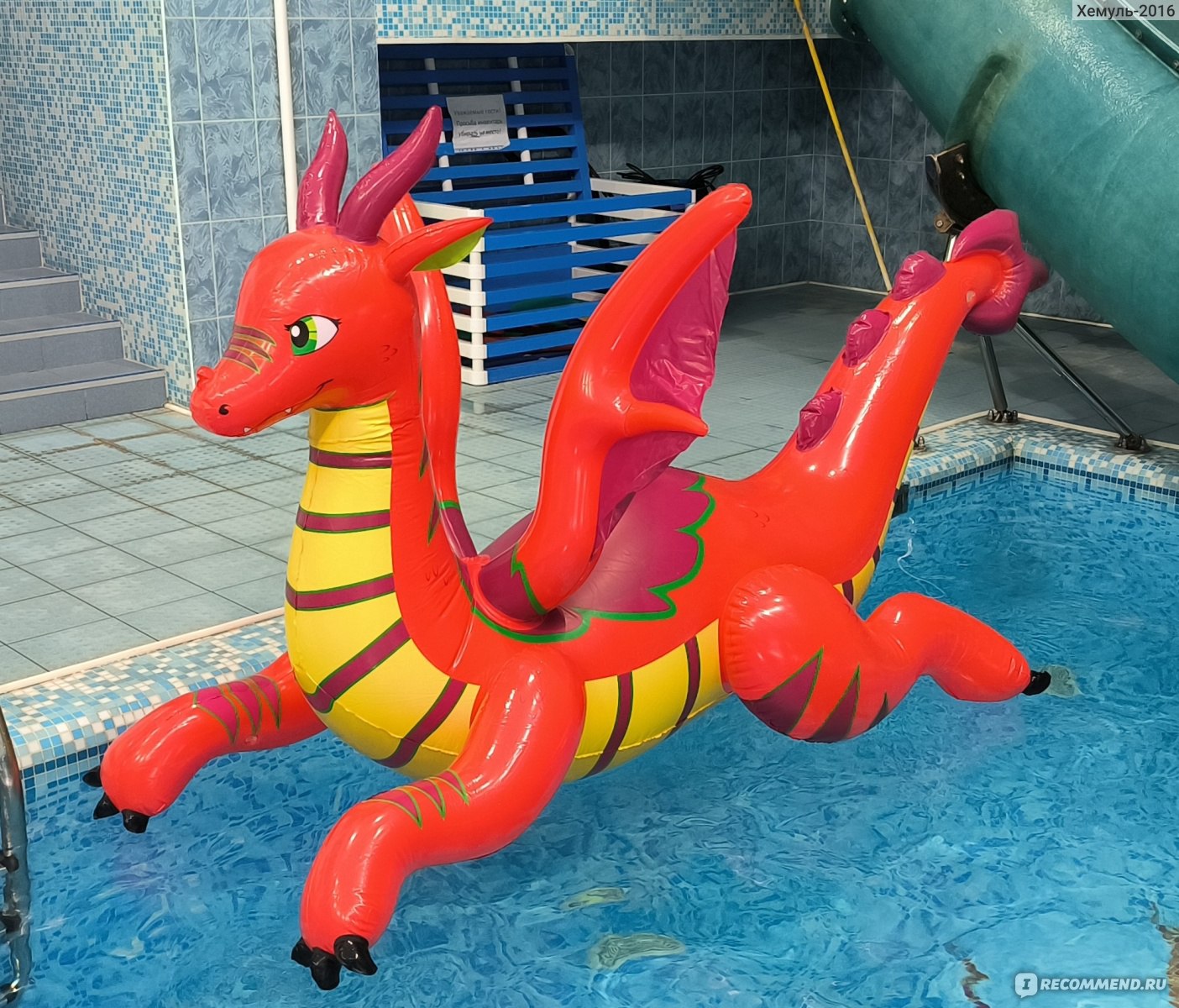 Inflatable world Надувной дракон FyaRyuu small red shiny - «В год дракона у  нас теперь свой красный дракон! Игрушка с которой все хотят  сфотографироваться.» | отзывы