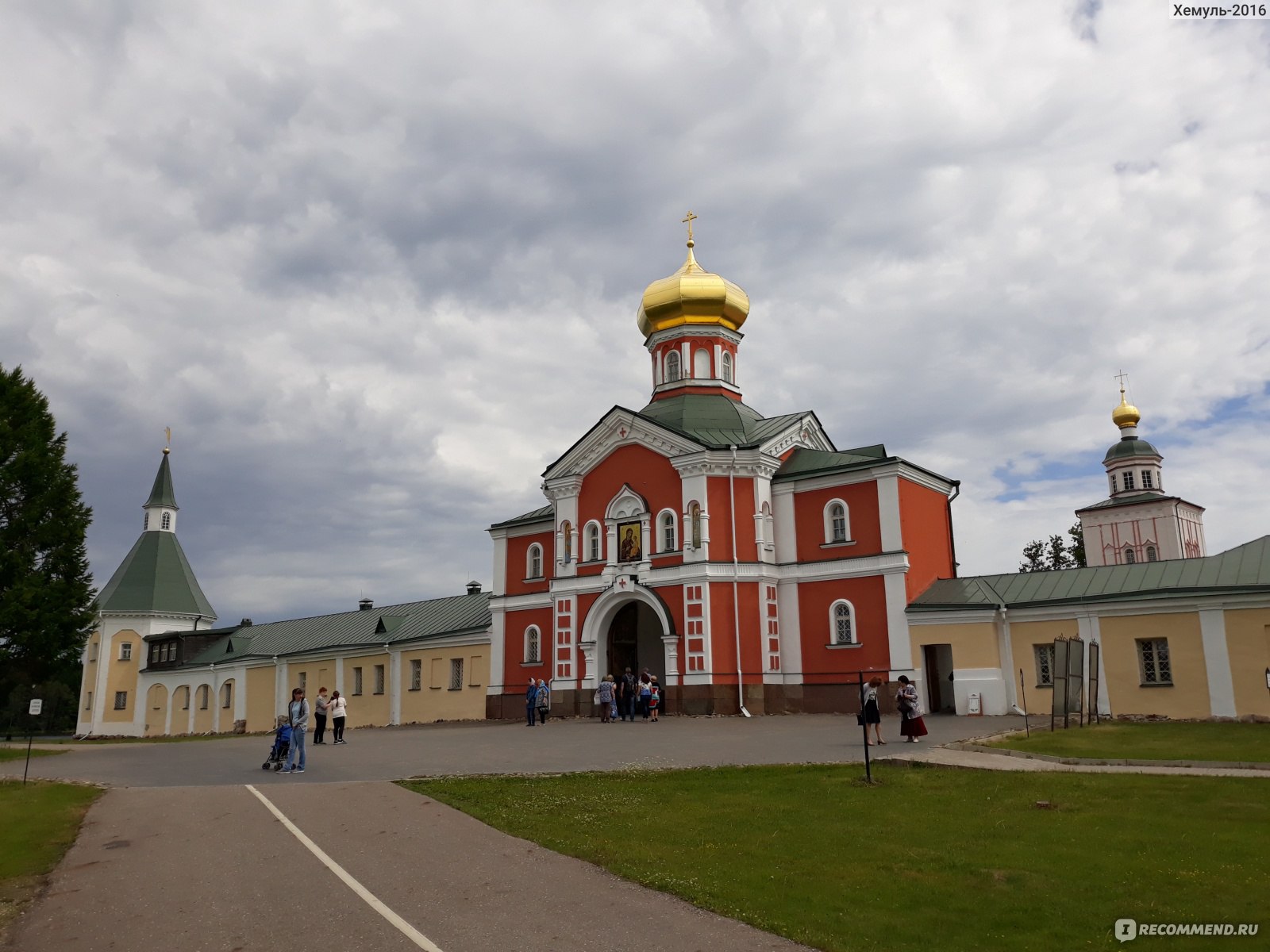 Валдайский Иверский Святоозерский Богородицкий мужской монастырь, Валдай -  «Красивый, старинный мужской монастырь на острове в Валдайском озере.» |  отзывы