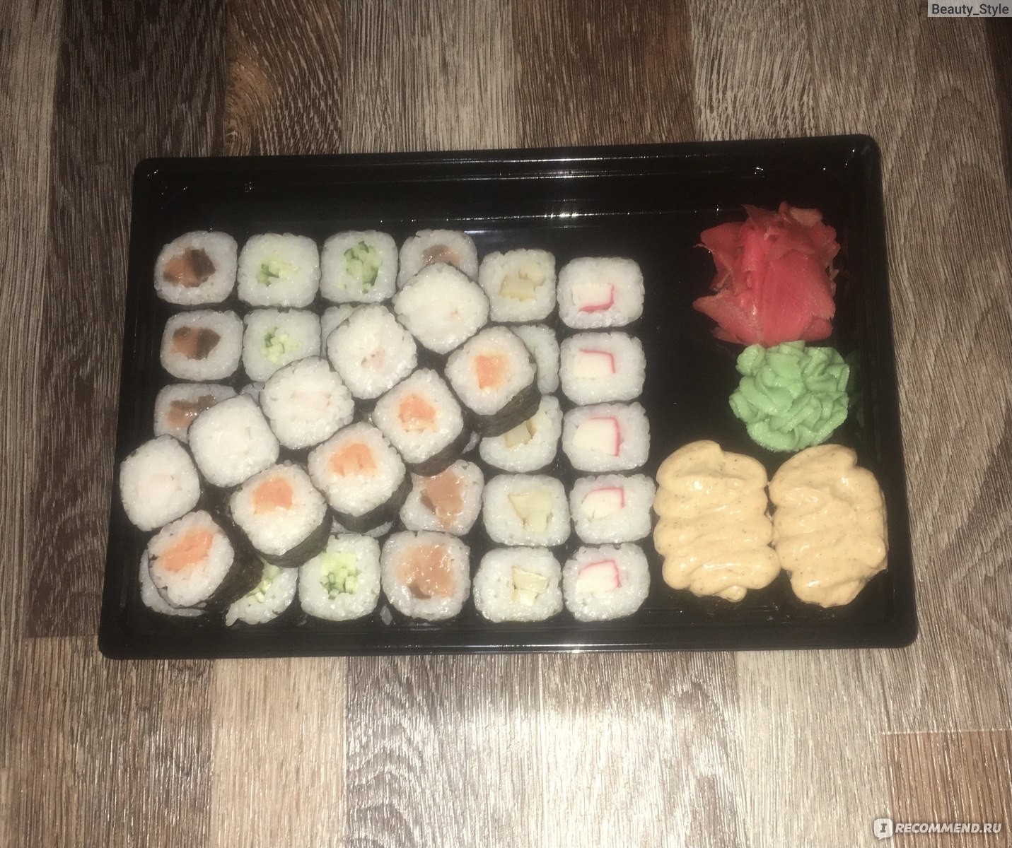 sushi box, Ульяновск - « Мелкие, как микробы... Ещё и невкусные и  разваливаются, прежде чем их донесёшь до рта. СушиБокс - больше ни ногой,  испортили мой одинокий ужин » | отзывы