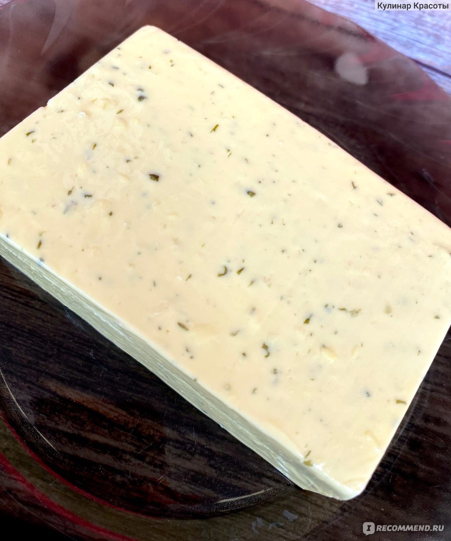 Веганский сыр из кешью с тимьяном и клюквой