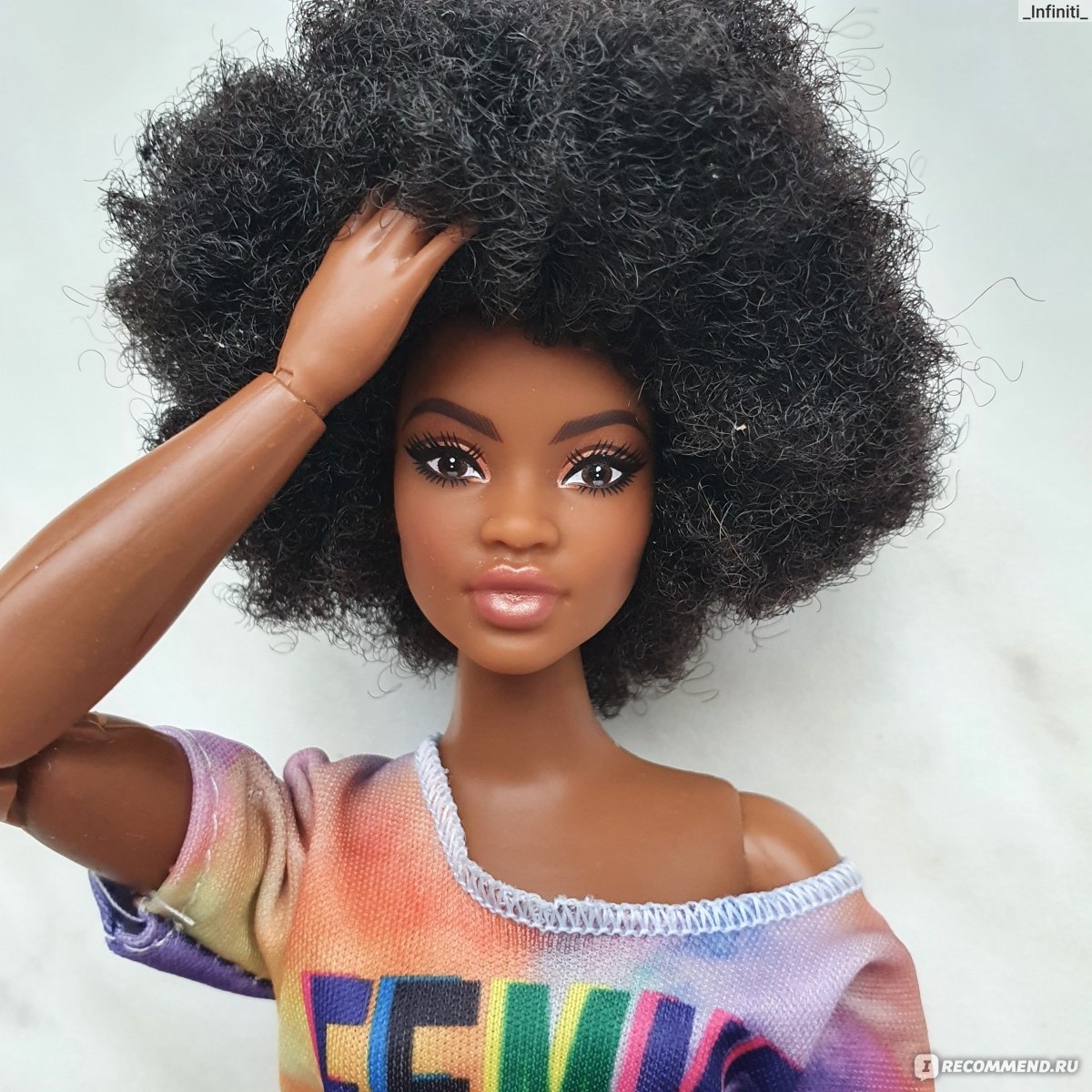 Barbie Looks 2021 Curvy Brunette GTD91/ Барби Лукс Пышная Брюнетка GTD91 -  «Очень реалистичная Афрокукла. Как же она мне нравится! Эффектная  темнокожая Барби. Идеальная кукла, несмотря на проблемы с качеством.» |  отзывы