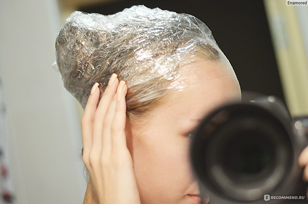 Маску наносить до мытья или после. Маска для волос на голове. Маска пленка для волос.