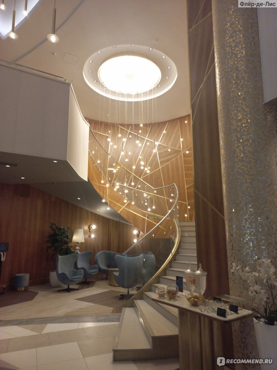 Radisson Blu Belorusskaya Hotel 4*, Россия, Москва - «Приветственный  тюльпан при заселении. Тихий и уютный отель. Покоцанный, но чистый номер с  видом на сталинские высотки.Все о плюсах и минусах.» | отзывы