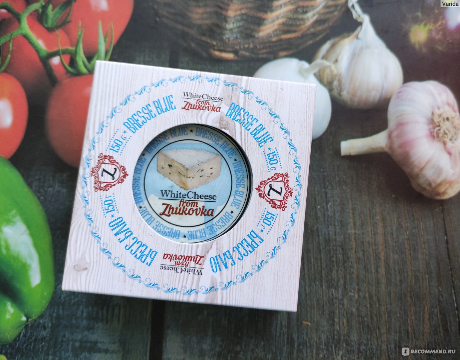 Сыр White Cheese From Zhukovka Бресс Блю (BRESSE BLUE) с голубой плесенью -  «Благородная голубая плесень в сыре Бресс Блю White Cheese From Zhukovka.  Запекаем в духовке с гренками, употребляем с мартини» |