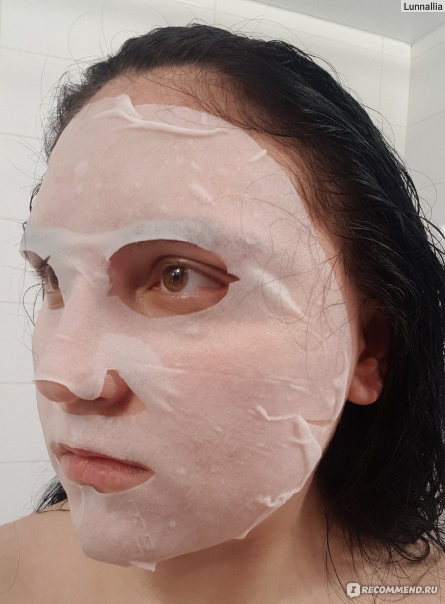 Нужно ли маску смывать водой. Маска для лица смывающаяся. Лицо после тканевой маски. Тканевая маска для омоложения лица.