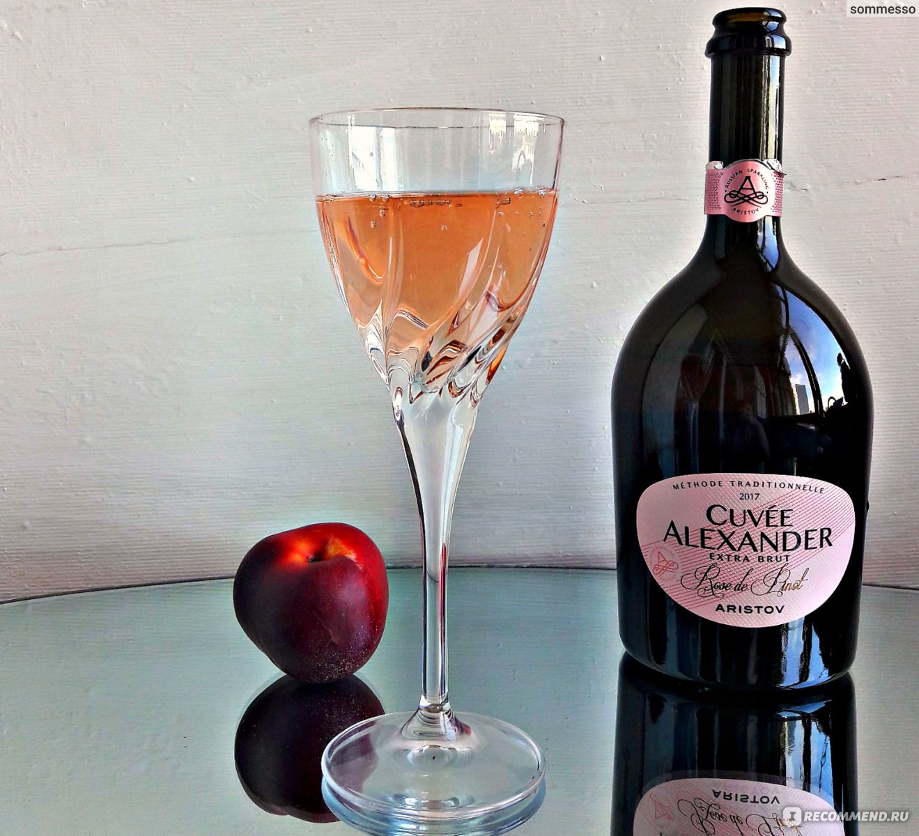 Розовое вино напиток. Aristov Cuvee Alexander. Аристов Кюве Александр Розе де Пино. Aristov Cuvee Alexander Rose de Pinot Экстра брют. Шампанское Александр Аристов.