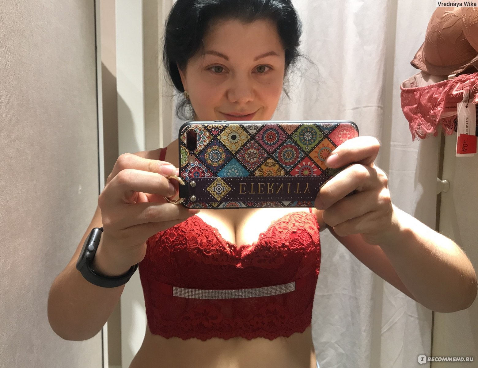 Оңаша жерде бейтаныс адамға минет жасаған бөтен әйелдің эротикалық бейнесі Мен оны сүйкімдінің есегіне салдым. Онлайн көру.