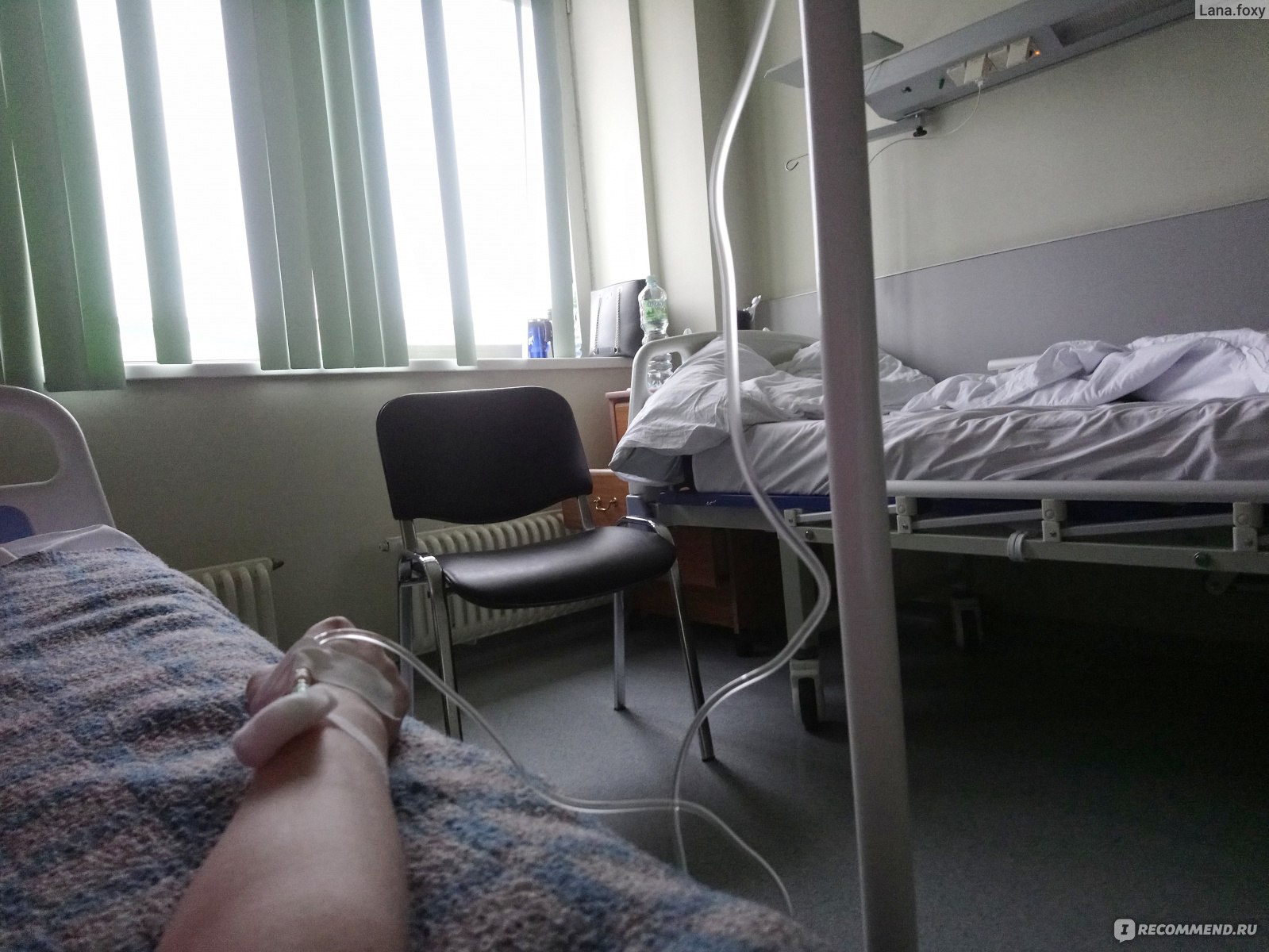 на больничной кровати вся избита ногами