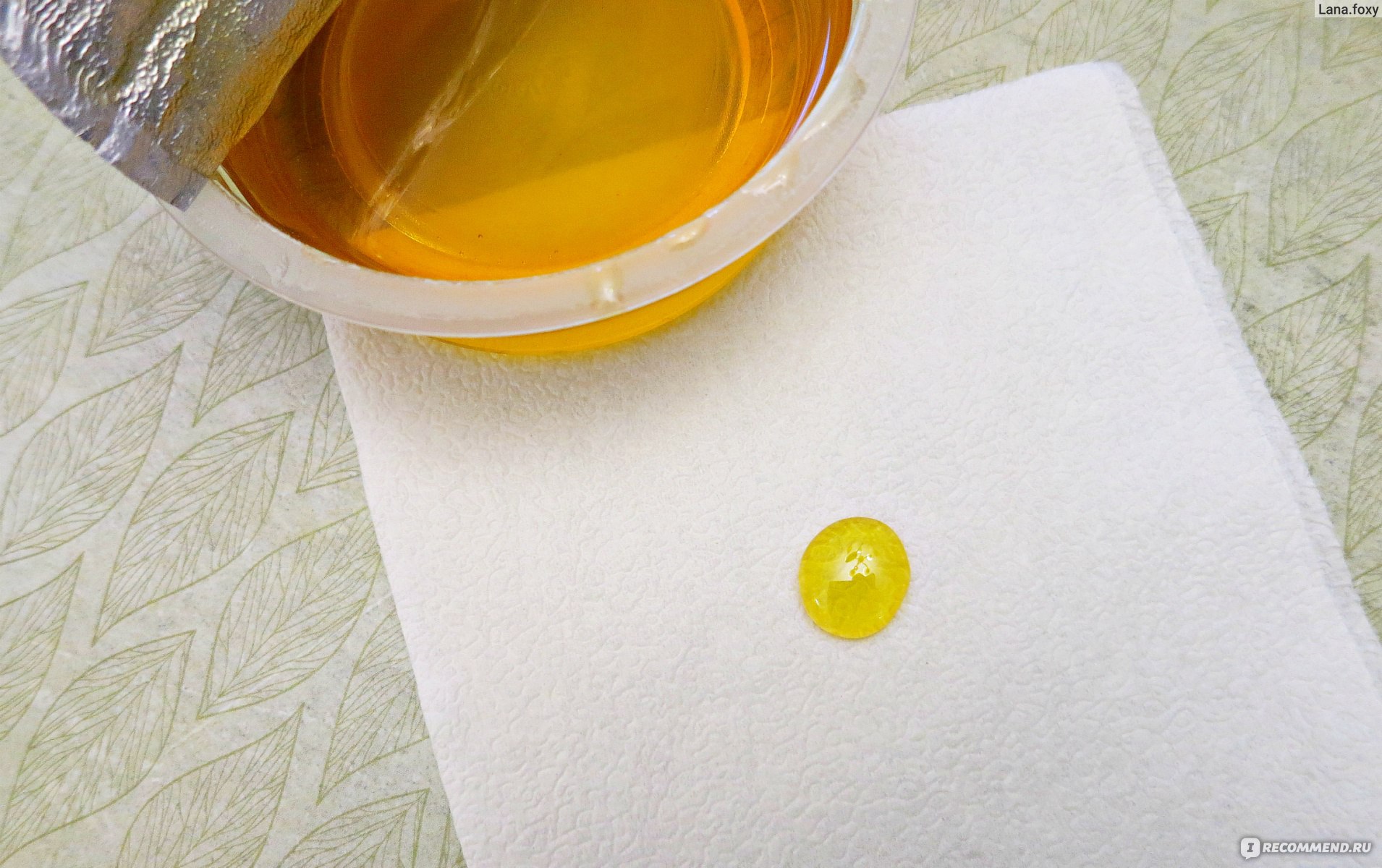 Проверить мед в домашних условиях водой. Капля меда на бумаге. Как проверить мед. Проверка меда бумагой. Признаки некачественного меда.