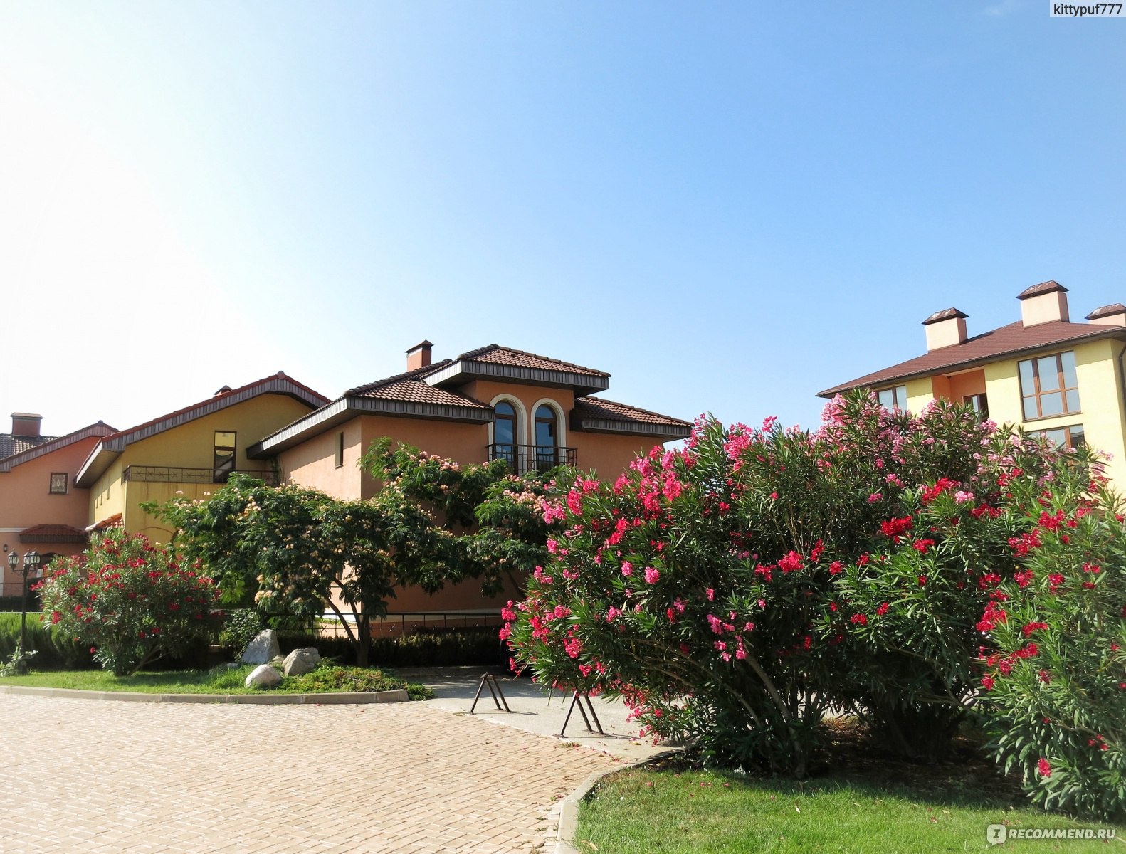 Испанская деревня алупка. Алупка крым испанская деревня. Деревня алупка. Испанская деревня алупка официальный сайт. Жк испанская деревня алупка.