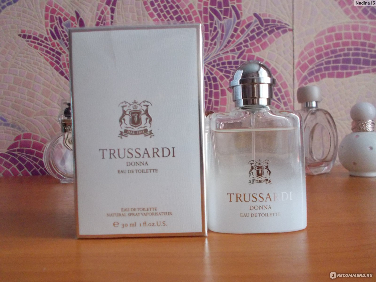 Trussardi donna marina. Труссарди Донна туалетная вода. Труссарди Донна весенний. Trussardi Donna летуаль. Духи Trussardi Donna летуаль.