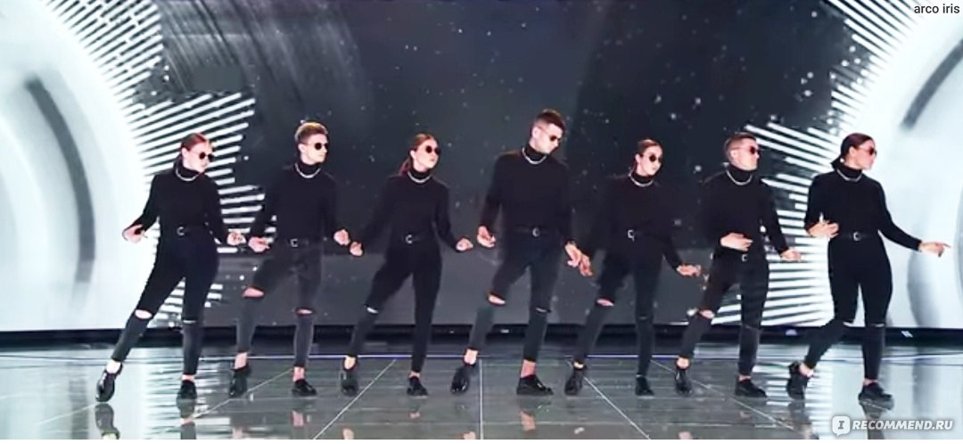 Группа крю танцы. Группа ДС Крю танцы на ТНТ. Танцевальная группа в черных очках. Новые танцы команды.